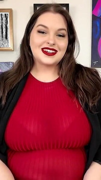 Chefin zerquscht dich mit lippenstift, küsse und dickem arsch