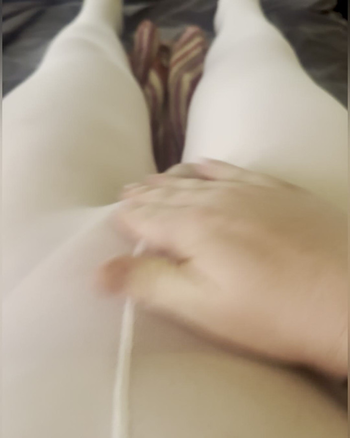 Lauren Ashland: Транс-дівчина в колготках кінчає від вібратора