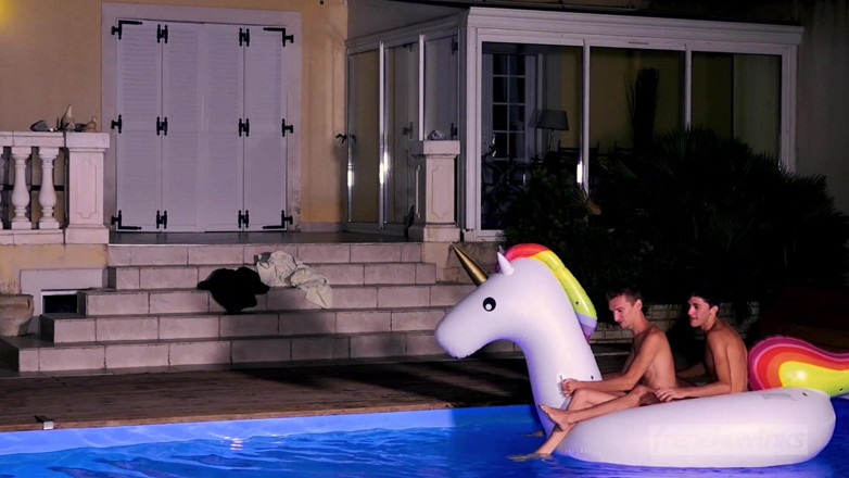 French twinks: Een panter in het nachtelijke trio