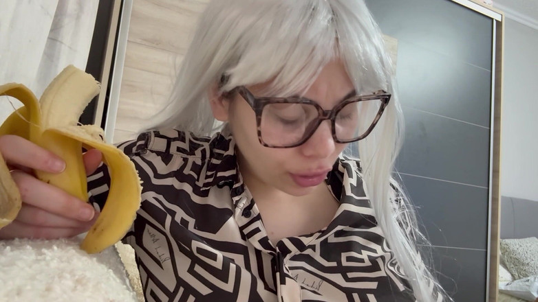 AmayaMori: Obří nevlastní sestra jí drobný nevlastní bratr