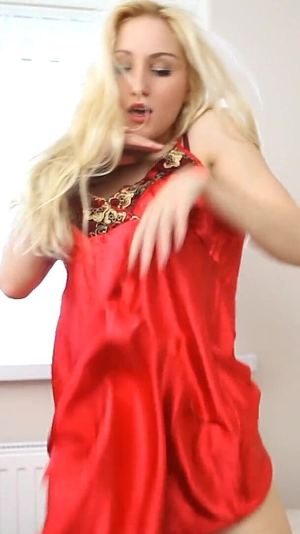 Bopping babes: Rachelle Summers - Natural