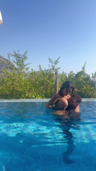 Untreu Zu Meinem Mann Mit Der Riesigen Nachbarin Yasmina Khan Im Pool