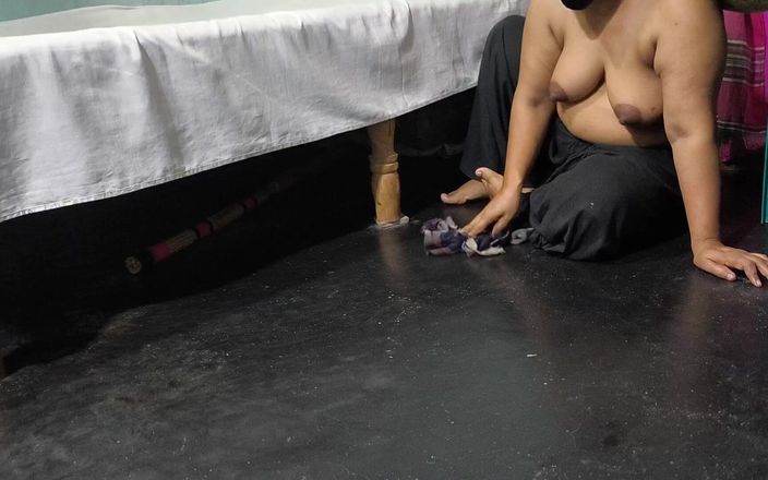 SAFI-SEXY: Cumnata mea curățenie acasă am îmbrățișat-o și am început să o fut în cur