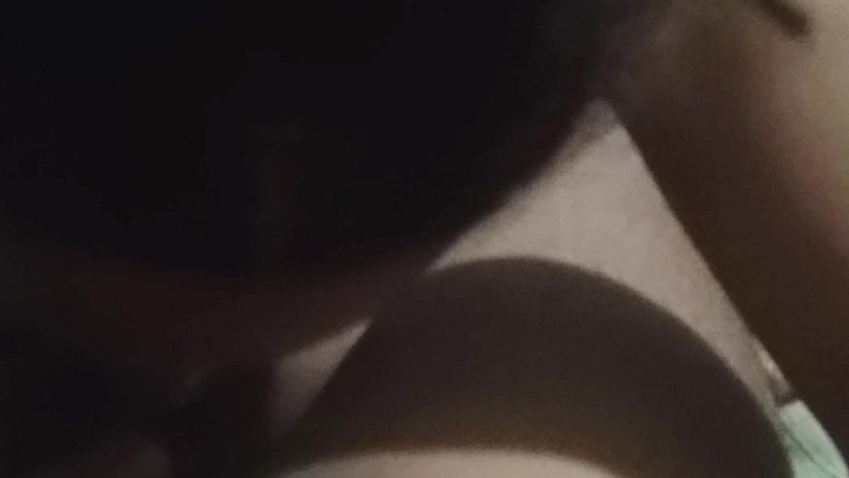 BigassMILF40: Sin experiencia para chupar la polla pero buena para tomarla...