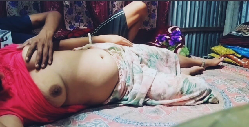Teensex: Prsatá Bhabi šuká rozzlobeného Devara se svou těsnou mokrou kundičkou