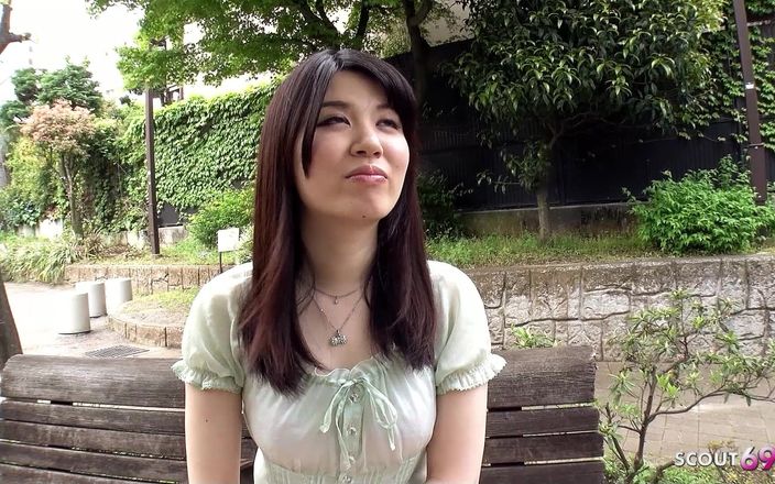 Full porn collection: Japonská teenagerka Madoka Araki ošukaná datem v autě