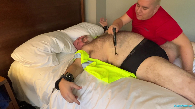 Ticklish Chubs: Un gros ventre qui tremble !