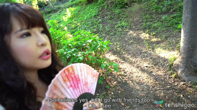 Tenshigao: Aya अकेली दुकान वाली लड़की है जिसे कैट कैफे जाना पसंद है