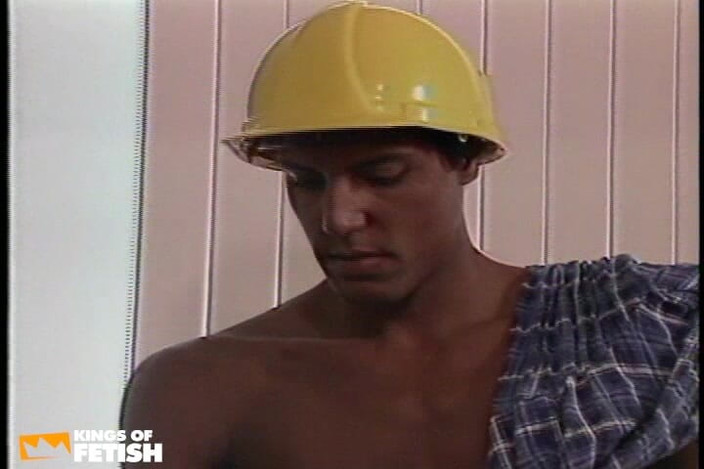 Gay Diaries: 동료를 불고 일을 마친 후 후장을 따먹는 건설 노동자