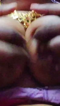 Tía cachonda sedujo a su novio con sus tetas