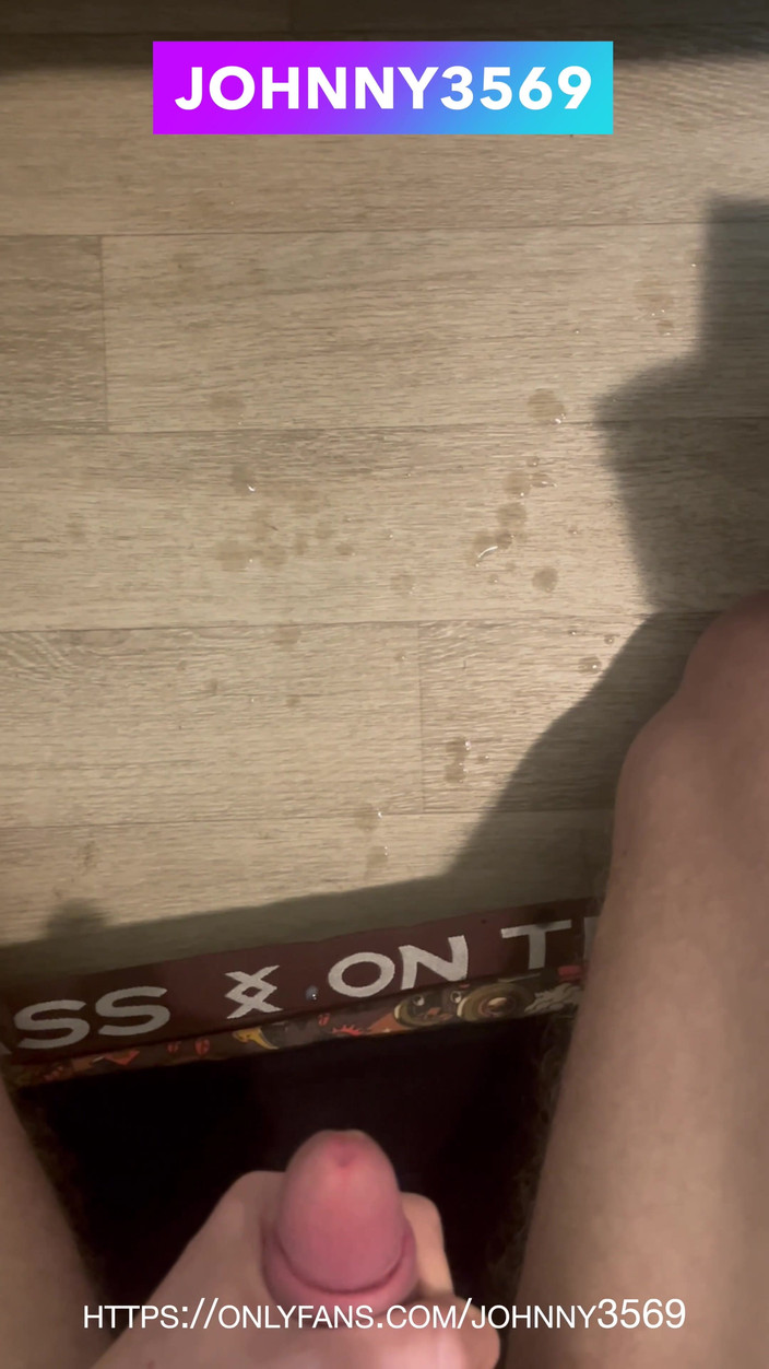 Johnny69227: Jovem twink cum compilação - enormes gozadas, gemidos, pau grande, orgasmos...