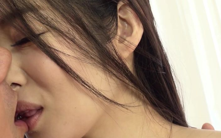 JAPAN IN LOVE: Грудаста японська сцена 4 - грудаста японська брюнетка в нижній білизні любить отримувати сперму на її волохату пизду