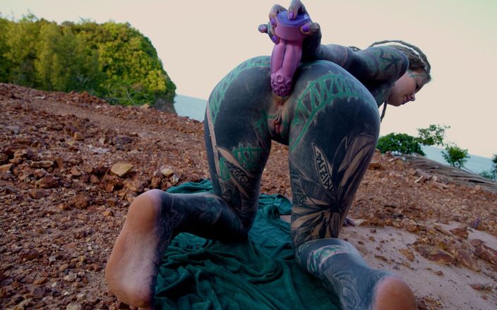 Z-Filmz: Gadis remaja bertato lagi asik masturbasi anal