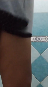Tia nella doccia, ho trovato questo video sul suo cellulare