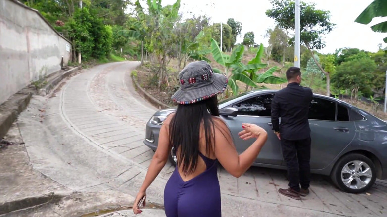 Camila Henao: Tôi không thể chịu đựng được người lái xe. Tôi khiêu khích...