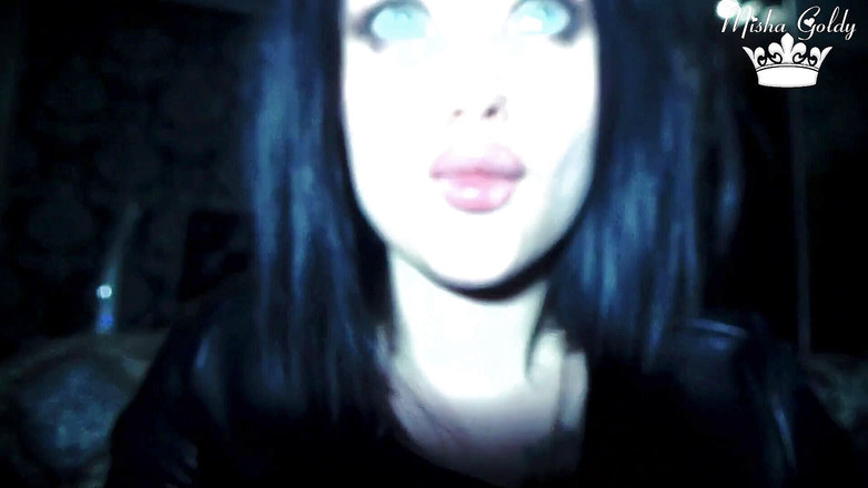 Goddess Misha Goldy: Sborra dentro alla gola della strega sexy e Da ingoiare,...