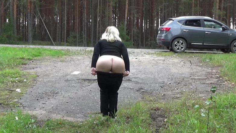 Lady Rose pee pee: Golden Rain 97 - Piss on Roads