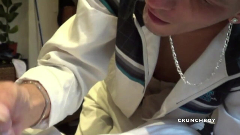 Sneaker gay: Rapaz escamoso em corrida usado por garoto hetero dominante