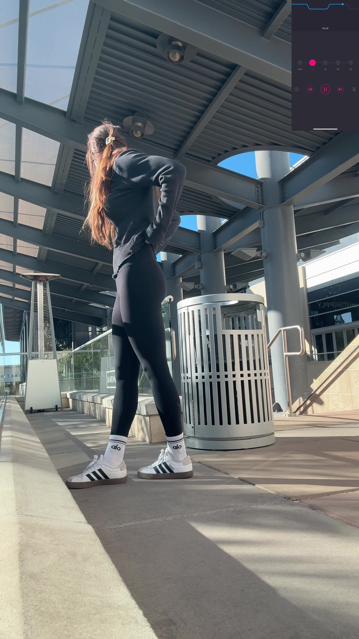 Nadia Foxx: Hledám skvělé místo pro stříkání venku!