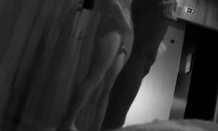 AmateurBoysPissing: Tímido hijastro se enoja con el padrastro en las duchas...