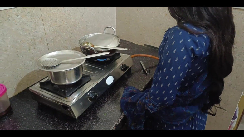 YOURAMRITA04: 18-річна покоївка вперше трахається в анал з хлопцем і смокче член у рот із чистим аудіо на хінді