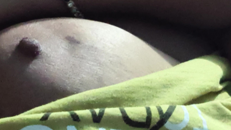 Ritu Bhabhi: Üvey kız kardeşimin göğüslerini gördüm - çok harikalar!