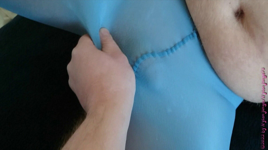 Massaging a stranger's penis in pantyhose (Carmen_Nylonjunge)