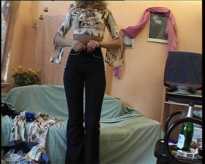 German Fuck Movie: Hinter Deutschen Türen Wird Fleißig Gefickt - Kompletter Film