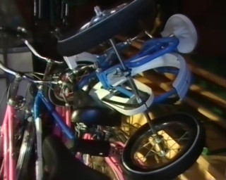 Black Market: Sexy milfky skákají na tvrdém skalním ptákovi