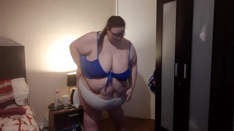 SSBBWLadyBrads: SSBBW does exercise routine