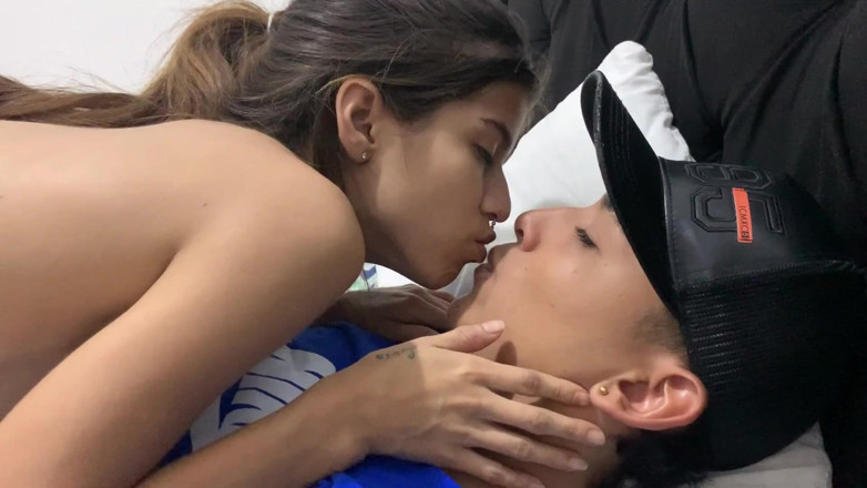 TUflacasex123: Chạm vào tôi vào những giờ buổi tối, chị kế...