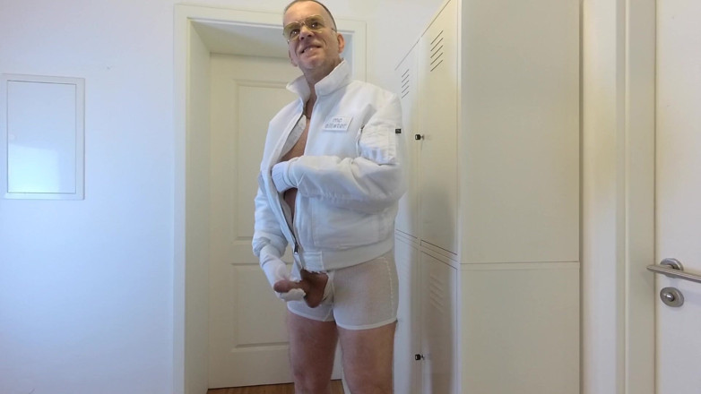 GERMANE_XL: White Alpha Hunk Berlin 7