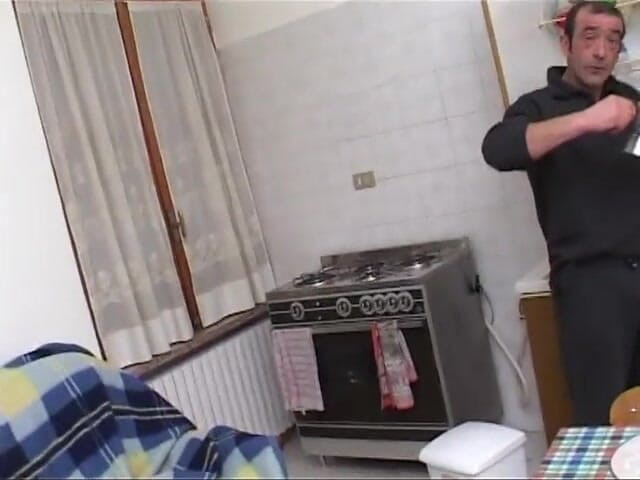 Milf in Love: Můj nevlastní otec je skutečné staré prase