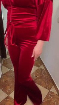 Red Velvet Fart Queen