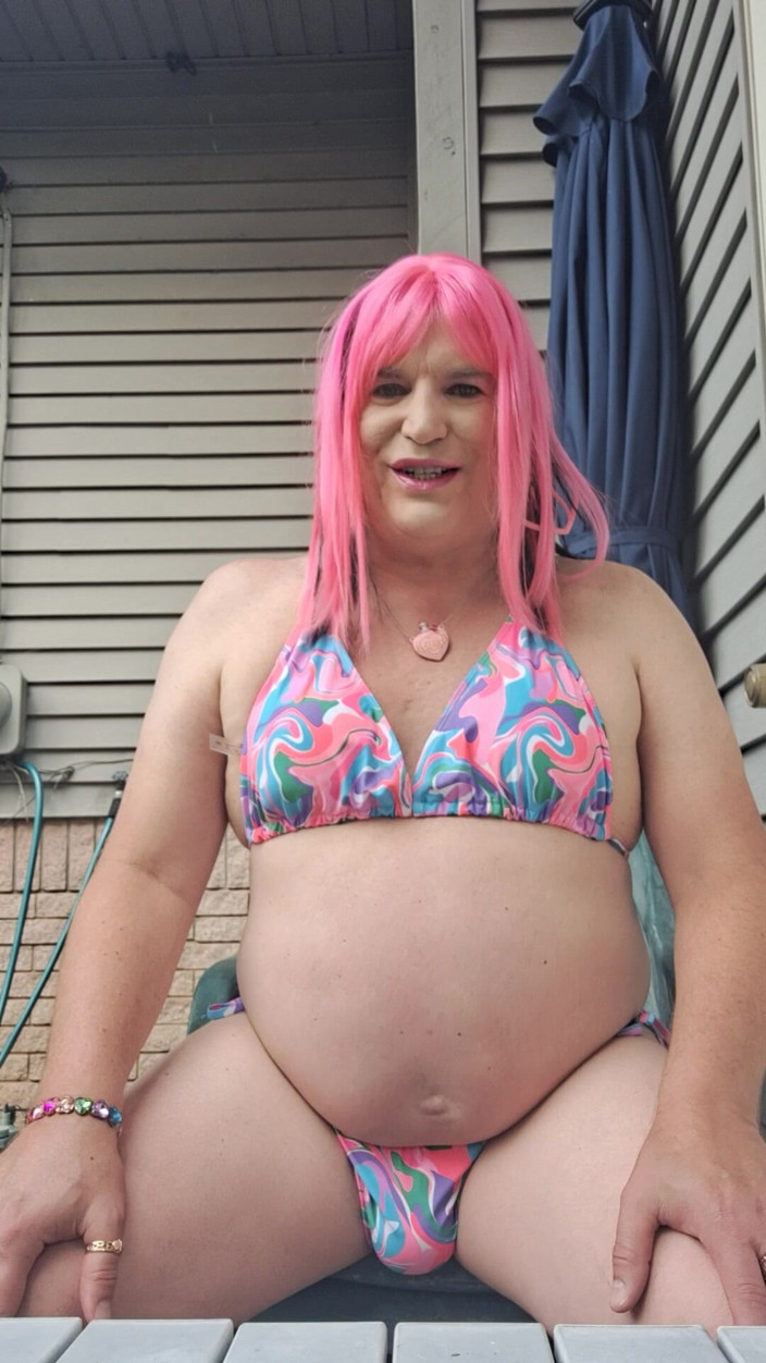 Victoria Lecherri: Journée En Maillot De Bain Dehors !