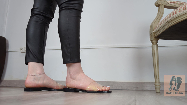 Dame Olga: (697) Collezione di scarpe: diapositive piatto in pvc chiaro - dame...