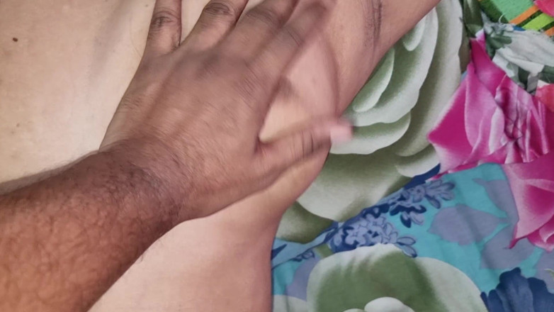 bdboygirl69: È una ragazza molto sexy e calda. Voce bangla nuovo...