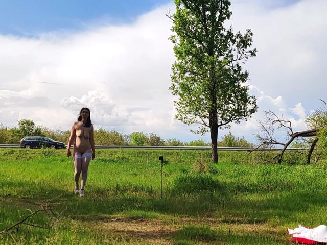 Slave Tih Walked Naked on the Highway Today for His Fans (Zaza artist)