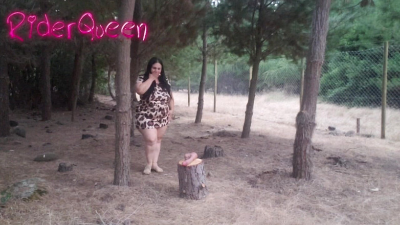Riderqueen BBW Step Mom Latina Ebony: 야외에서 숲의 섹시한 새엄마를 리코팅