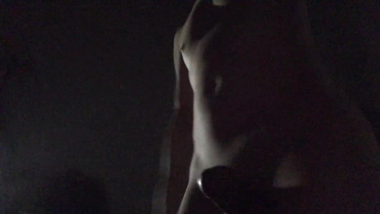 publicerection: Andando pelo bairro à noite com uma ereção nua - quase me...