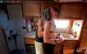 Max &amp; Annika: Camper bucătărie face cu sărutări și degete - sora vitregă senzuală tachinare