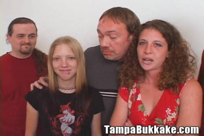 Tampa Bukkake: Zwei college-mädchen tauschen sperma-gangbang, kleine möpse, schlampe fickt schlafzimmer-schätzchen
