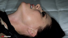 HotwifeXXX: Ruby Moon屈从于深夜的诱惑