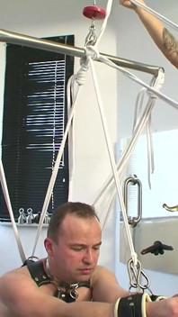 BDSM alemão - Raw fodido e inseminado