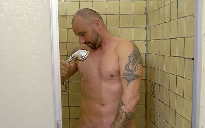 DanyRumania: DanyRomania, hello saya dany dengan video mandi miang