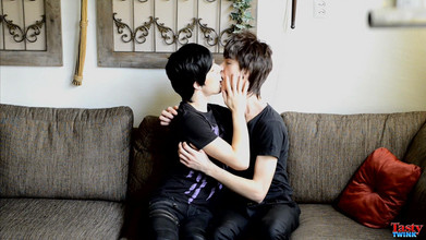 Tasty Twink: ethan & seth的打手枪射精