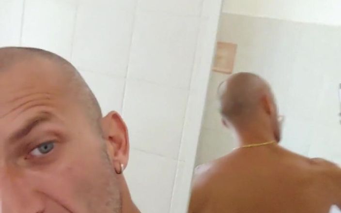 Boy jerking off: Chico masturbándose