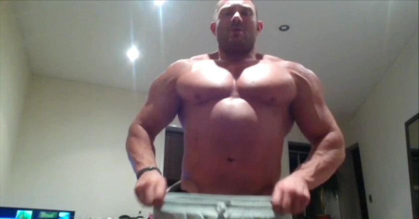 Jack stacked: Depois da academia, adoração muscular suada