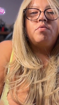 Bronz Saggy Prsa BBW MILF řetěz kouření Parlament Dlouhé a Francouzské Vdechování v Neon Zelené Spodní prádlo
