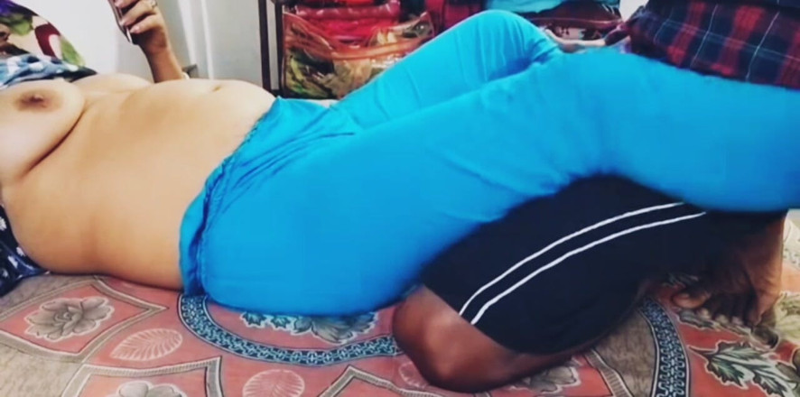 Teensex: Bhabi seksi dengan baju t pendek dikongkek tegar kepada buah...